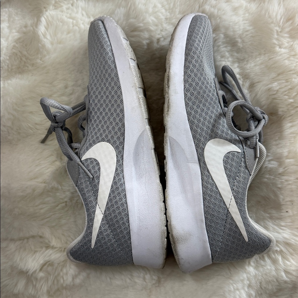 Nike Tanjun Light Gray Sneakers - Picture 5 of 10